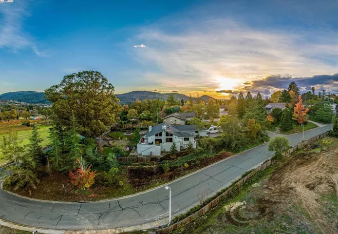 676 Scotland Court, Santa Rosa, California 95409