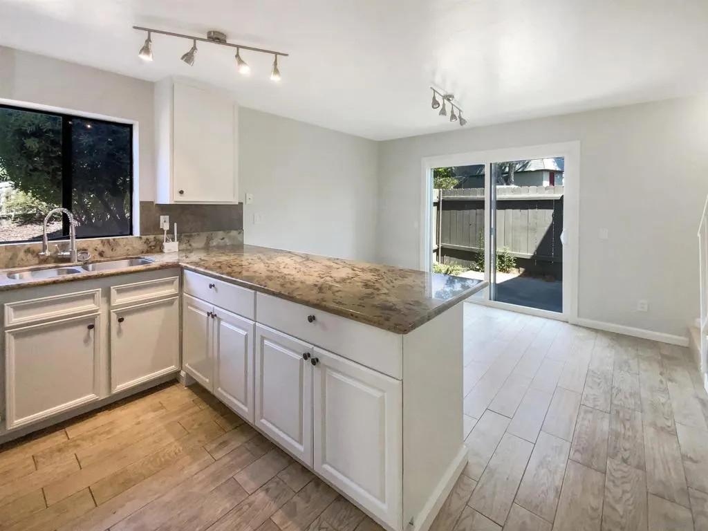 5661 Lake Park Way 4, La Mesa, California 91942 home-pic-9