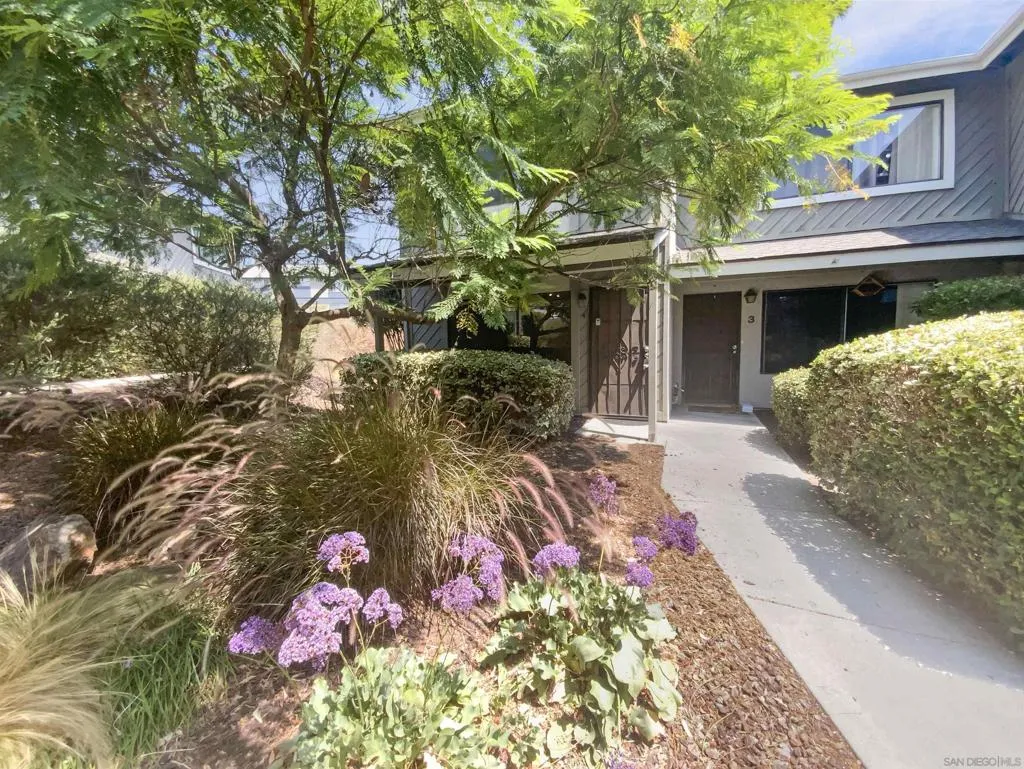 5661 Lake Park Way 4, La Mesa, California 91942 home-pic-1