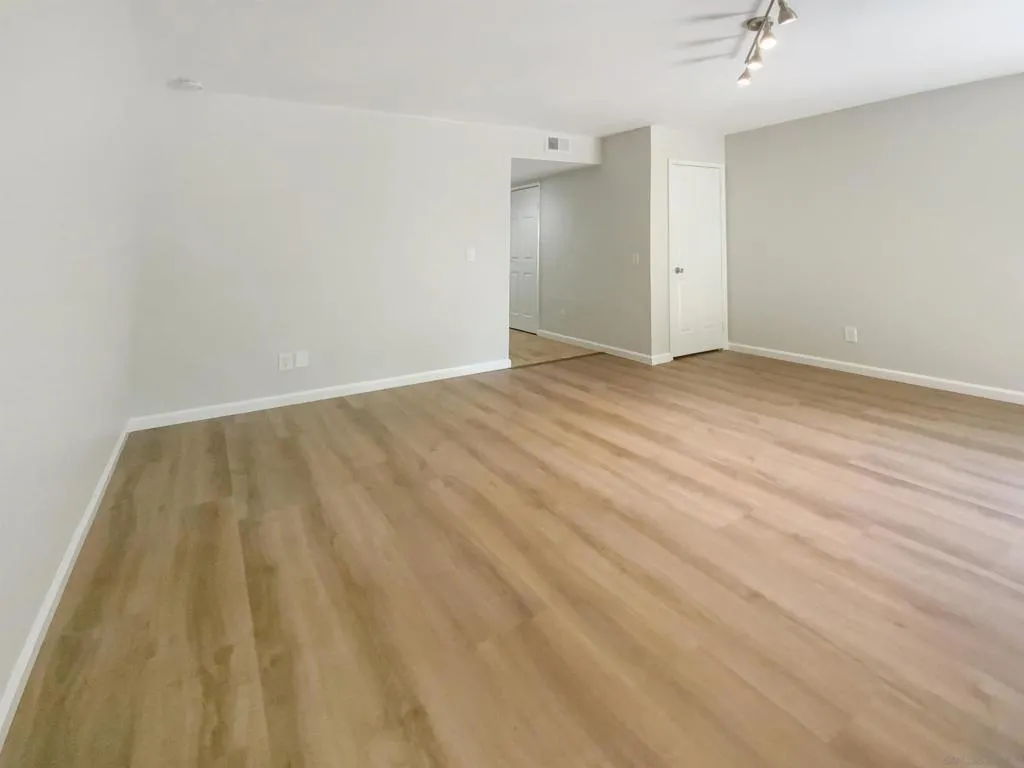 5661 Lake Park Way 4, La Mesa, California 91942 home-pic-3