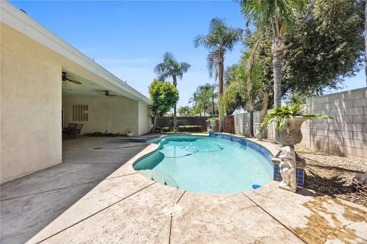 9008 Golden Hawk Court, Bakersfield, California 93312