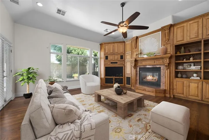 9008 Golden Hawk Court, Bakersfield, California 93312