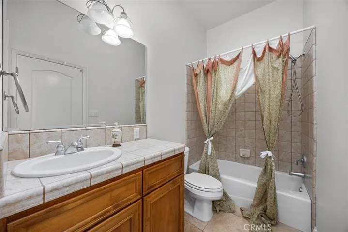 9008 Golden Hawk Court, Bakersfield, California 93312