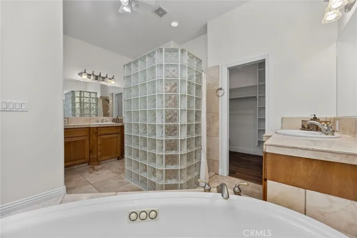 9008 Golden Hawk Court, Bakersfield, California 93312