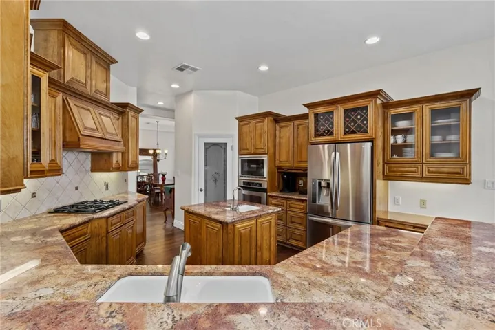 9008 Golden Hawk Court, Bakersfield, California 93312