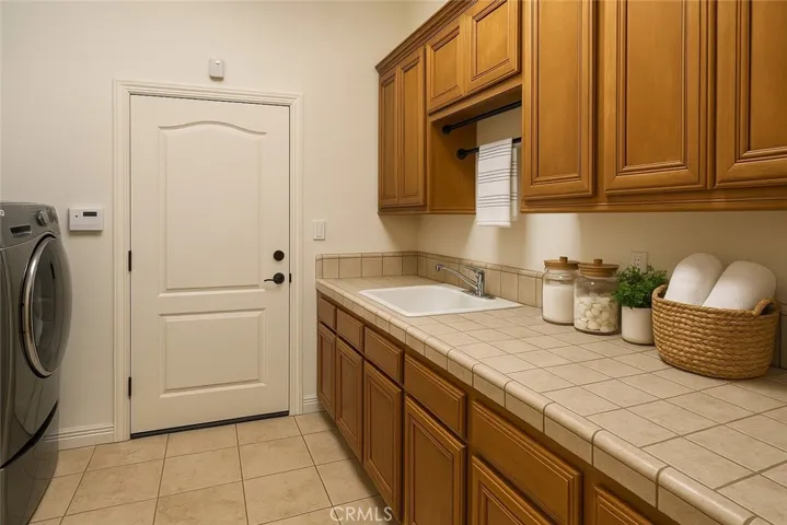 9008 Golden Hawk Court, Bakersfield, California 93312