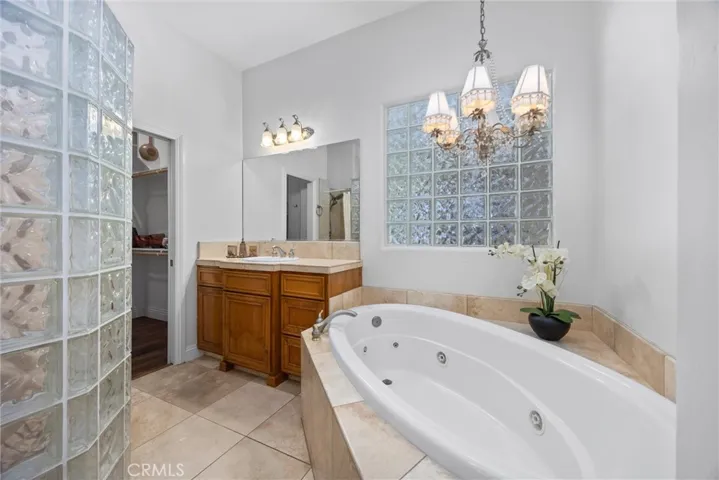 9008 Golden Hawk Court, Bakersfield, California 93312