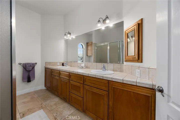 9008 Golden Hawk Court, Bakersfield, California 93312