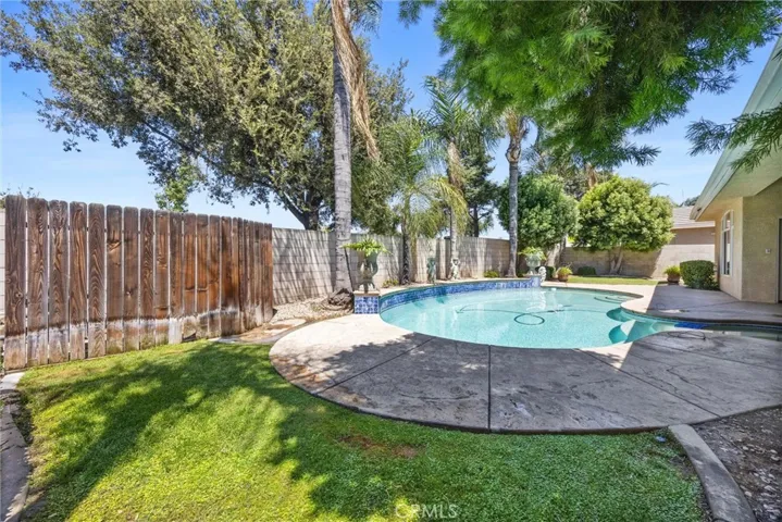 9008 Golden Hawk Court, Bakersfield, California 93312