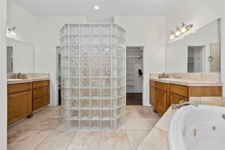9008 Golden Hawk Court, Bakersfield, California 93312
