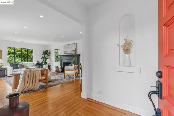 5207 Masonic Ave, Oakland, California 94618
