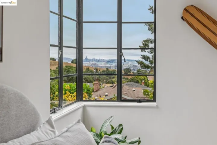 5207 Masonic Ave, Oakland, California 94618
