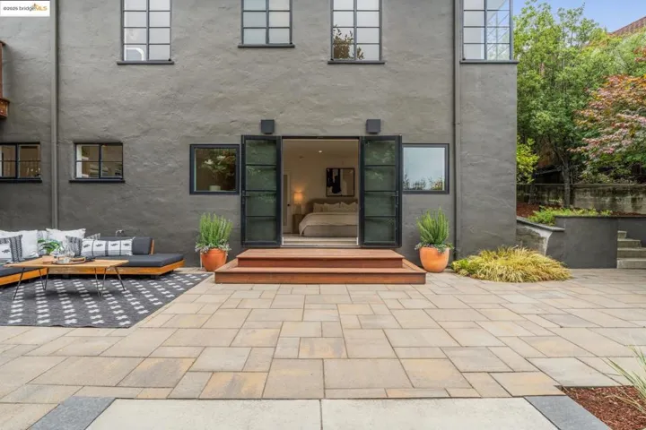 5207 Masonic Ave, Oakland, California 94618