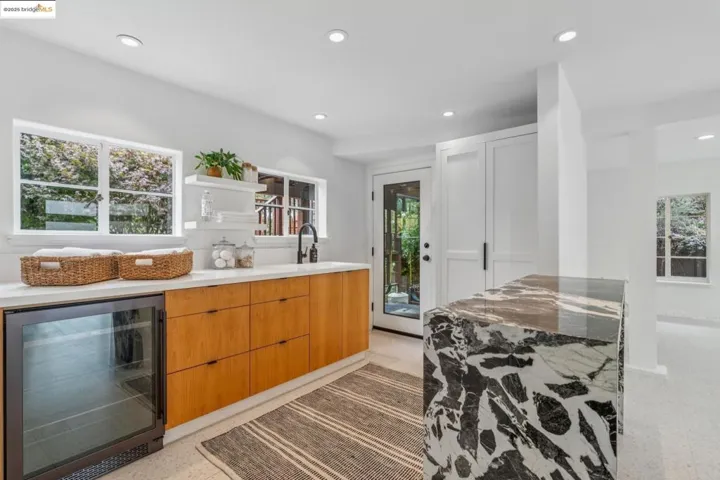 5207 Masonic Ave, Oakland, California 94618