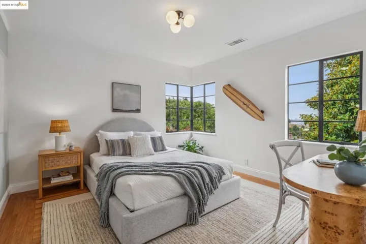 5207 Masonic Ave, Oakland, California 94618