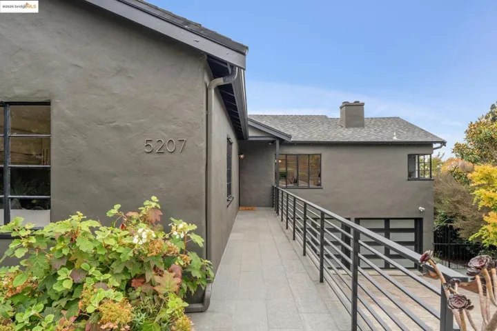 5207 Masonic Ave, Oakland, California 94618