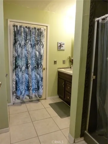 Primary bath, door to deck