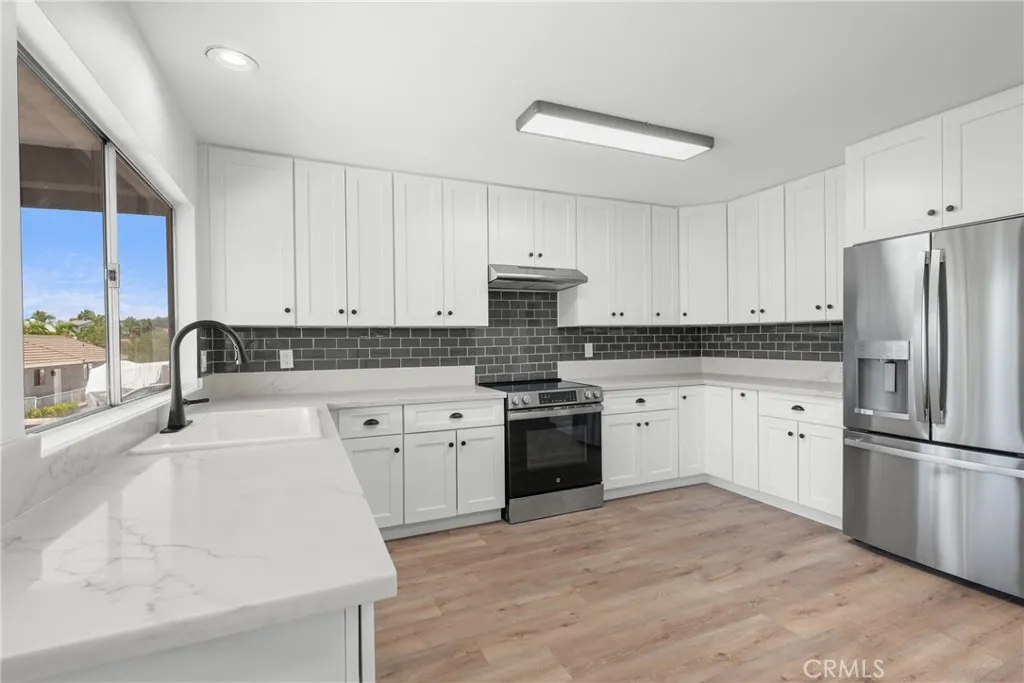 22587 Canyon Lake Drive S, Canyon Lake, California 92587 home-pic-11