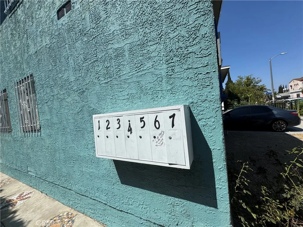 1801 S Longwood Avenue, Los Angeles, California 90019 home-pic-12
