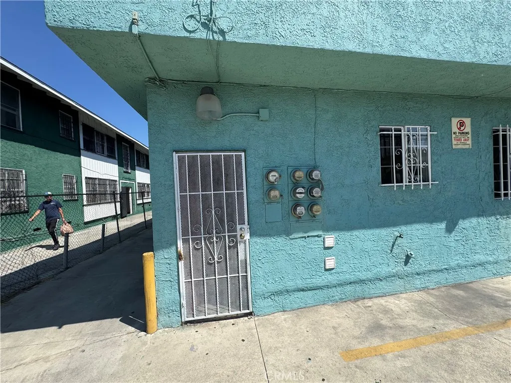 1801 S Longwood Avenue, Los Angeles, California 90019 home-pic-4