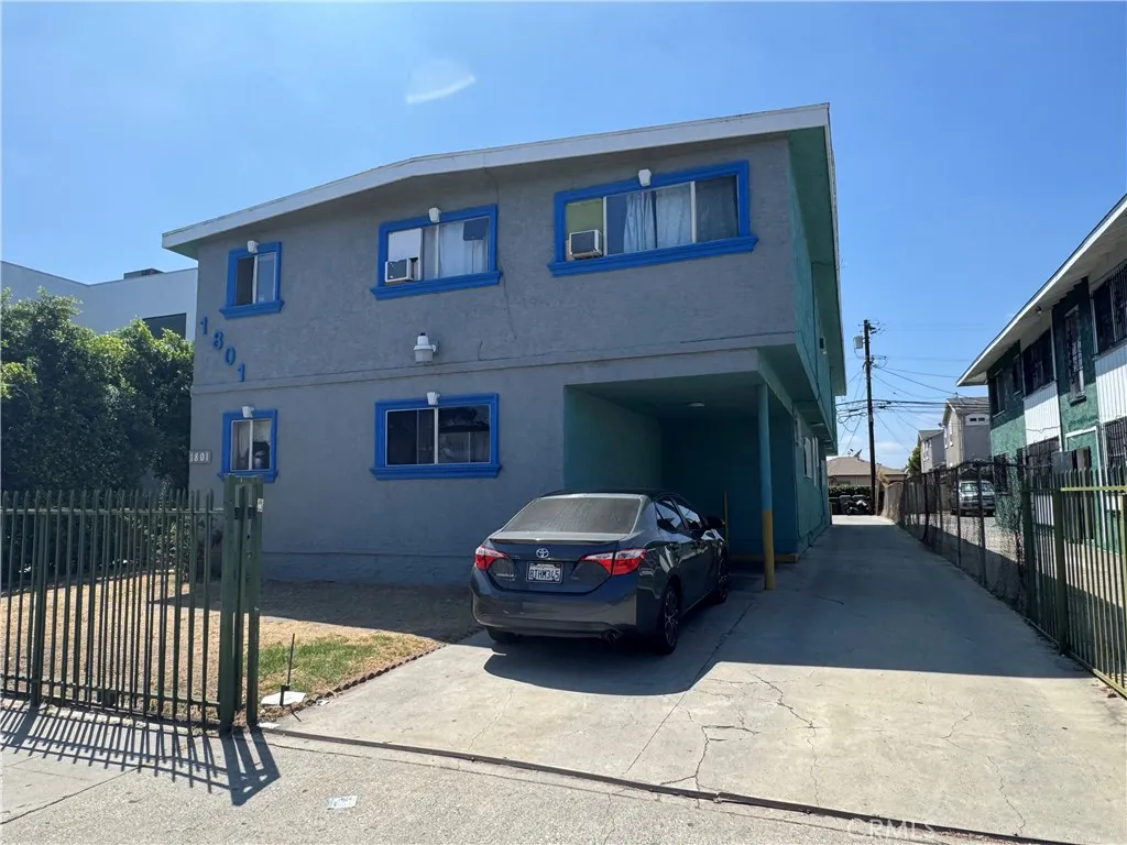 1801 S Longwood Avenue, Los Angeles, California 90019 home-pic-1