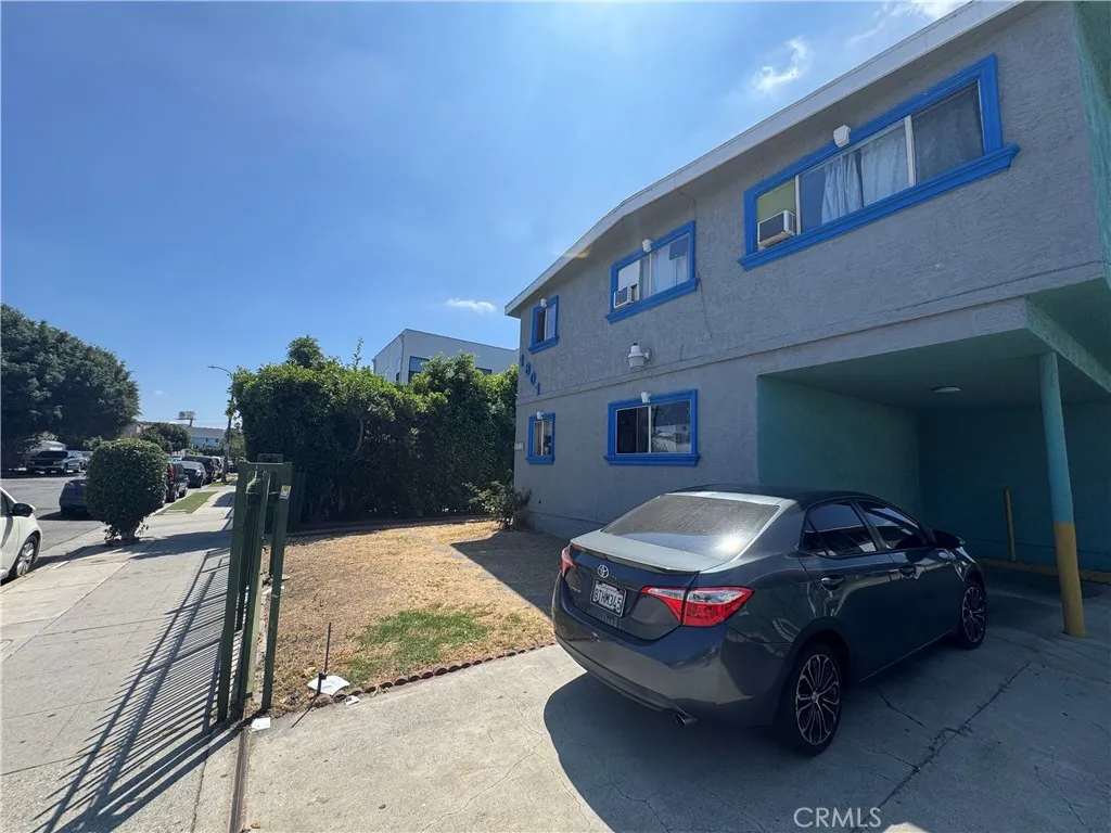 1801 S Longwood Avenue, Los Angeles, California 90019 home-pic-2