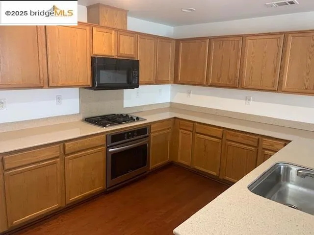 241 Jupiter Ct, Pittsburg, California 94565