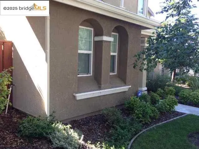 241 Jupiter Ct, Pittsburg, California 94565