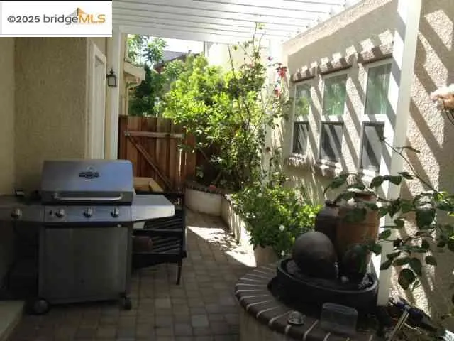 241 Jupiter Ct, Pittsburg, California 94565