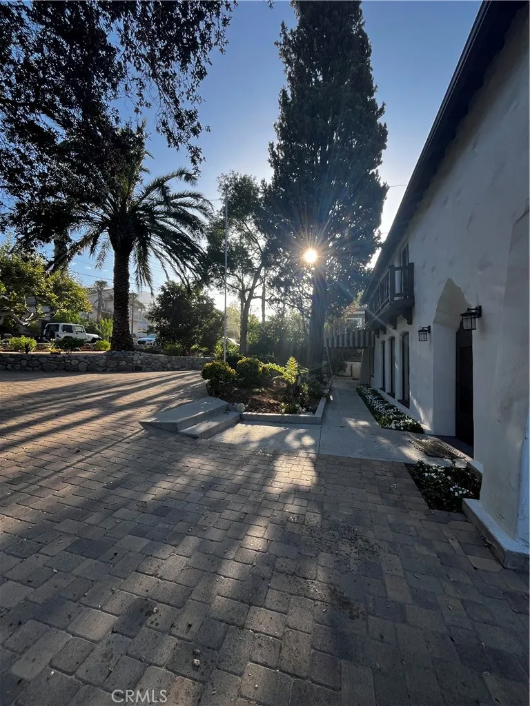 2430 Orange Avenue, La Crescenta, California 91214 home-pic-4