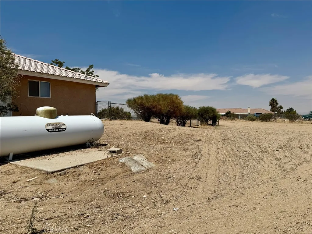 5330 Goss Road, Phelan, California 92371 home-pic-37