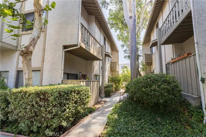 18433 Hatteras Street 508, Tarzana, California 91356