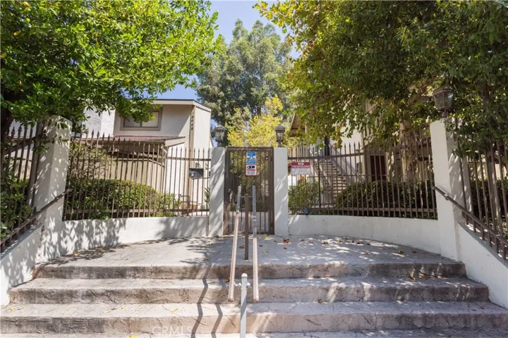 18433 Hatteras Street 508, Tarzana, California 91356
