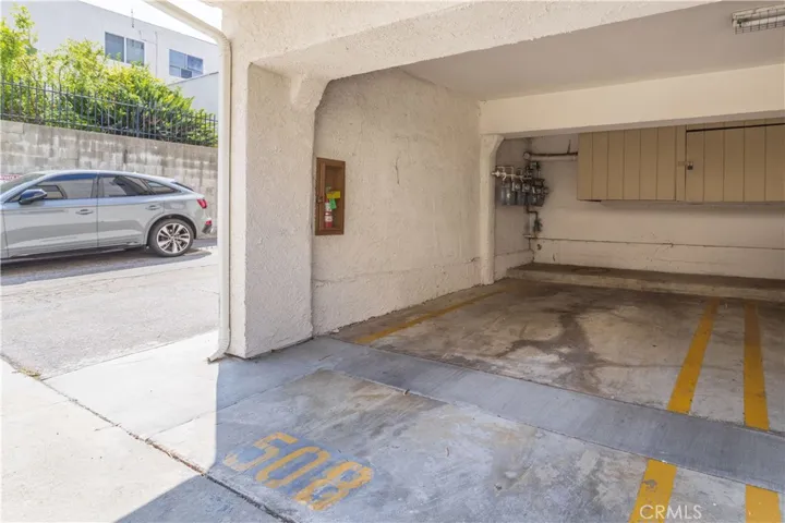 18433 Hatteras Street 508, Tarzana, California 91356