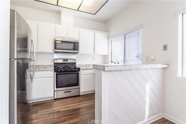 18433 Hatteras Street 508, Tarzana, California 91356