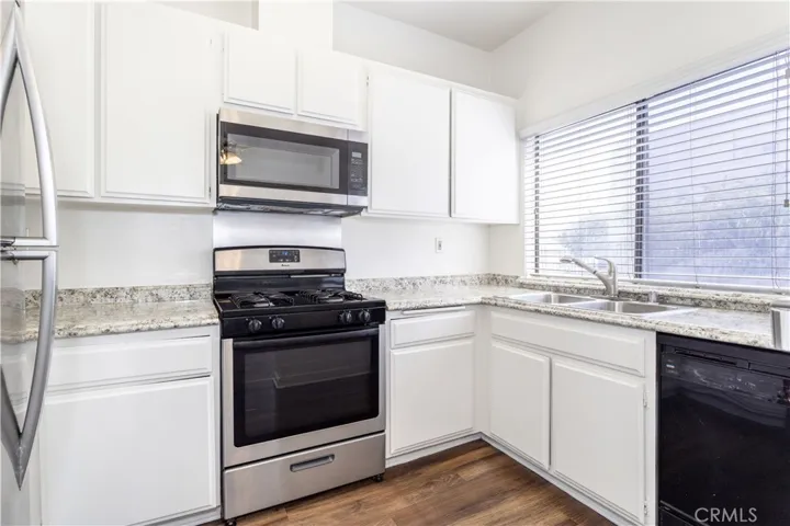 18433 Hatteras Street 508, Tarzana, California 91356