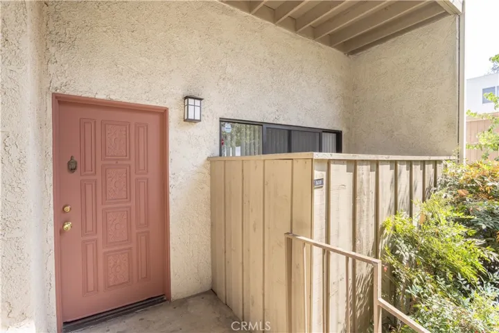 18433 Hatteras Street 508, Tarzana, California 91356