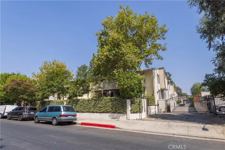 18433 Hatteras Street 508, Tarzana, California 91356