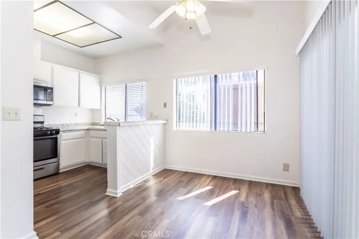 18433 Hatteras Street 508, Tarzana, California 91356
