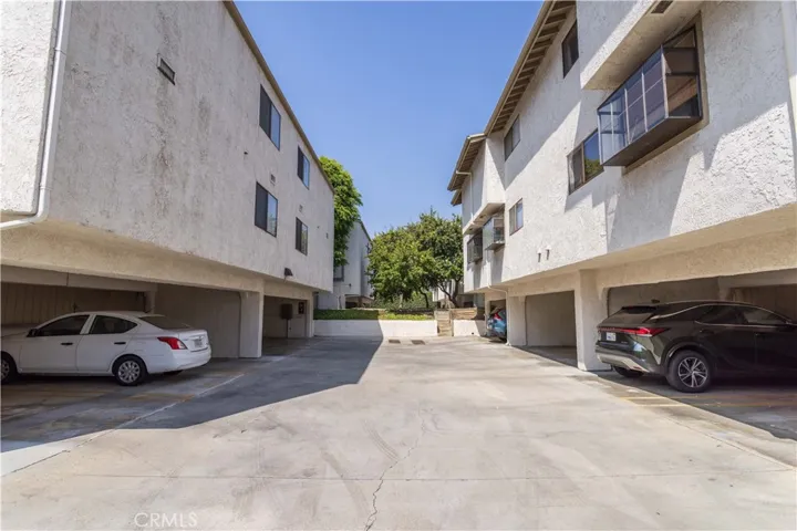 18433 Hatteras Street 508, Tarzana, California 91356