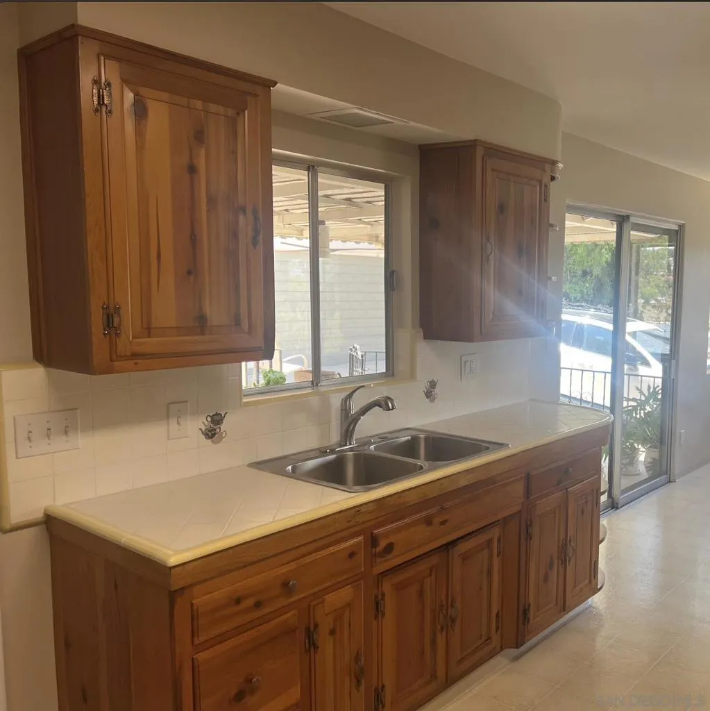 3958 Kenwood Dr, Spring Valley, California 91977 home-pic-7