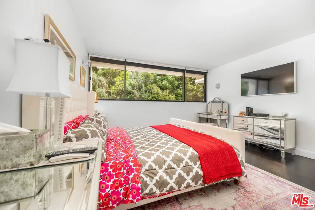 8787 Shoreham Drive 203, West Hollywood, California 90069 home-pic-12