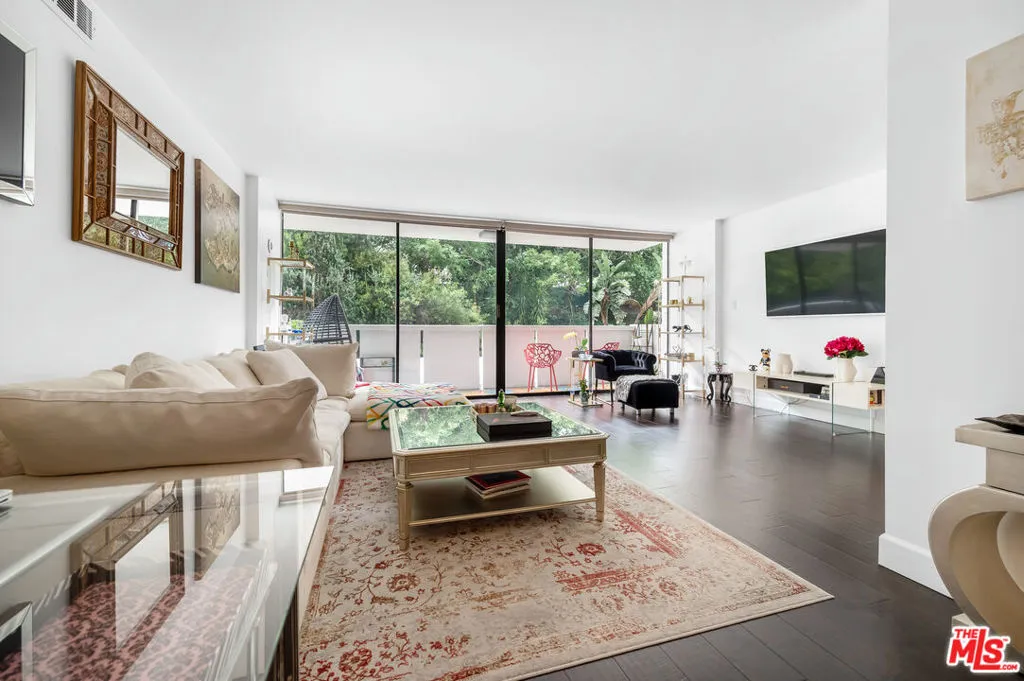 8787 Shoreham Drive 203, West Hollywood, California 90069 home-pic-0