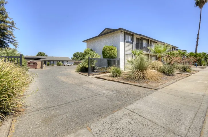 1550 Robertson Boulevard 1520, Chowchilla, California 93610