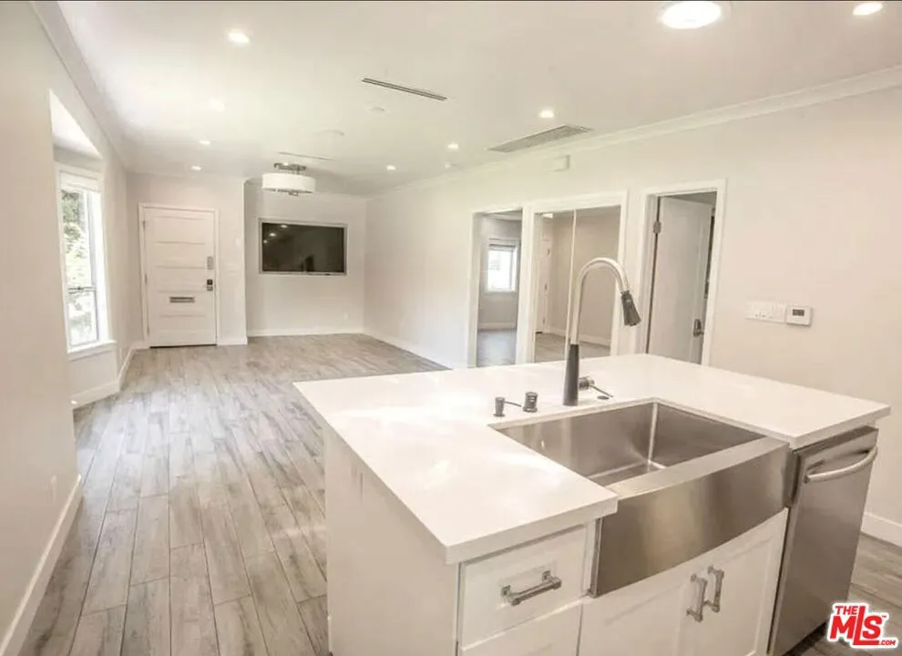 6526 6528 San Vicente Boulevard, Los Angeles, California 90048 home-pic-33