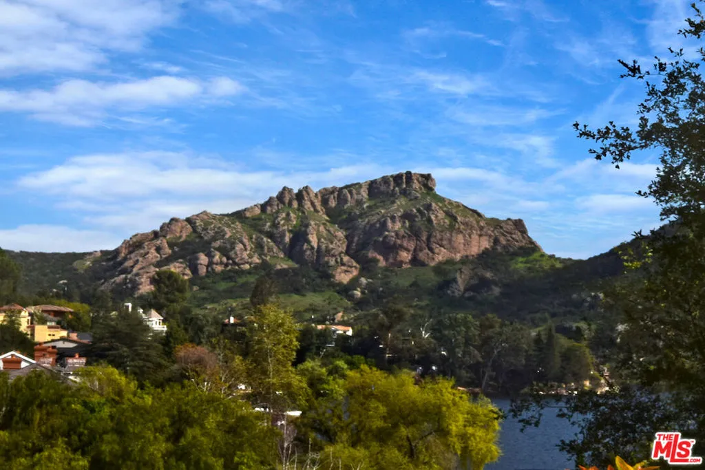 2431 Swanfield Court, Thousand Oaks, California 91361 home-pic-53