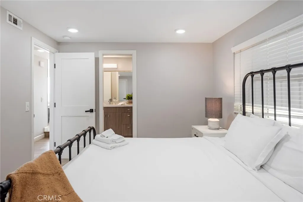 2208 The Strand, Manhattan Beach, California 90266 home-pic-21