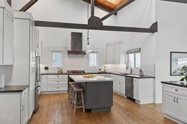 31-web-or-mls-010_UpmarketMedia-1871Terr