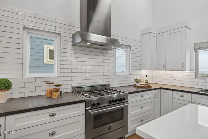 34-web-or-mls-013_UpmarketMedia-1871Terr