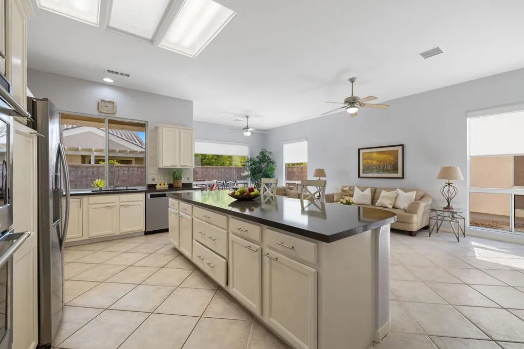 37248 Wyndham Road, Palm Desert, California 92211 home-pic-12